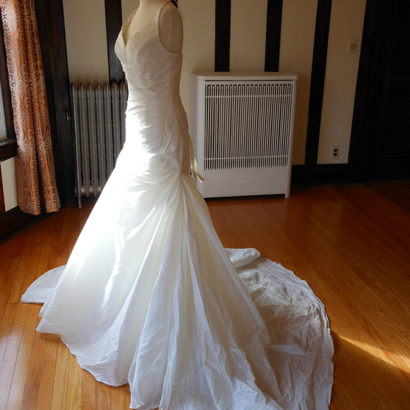 Atelier Diagonal by Pronovias Wedding Dress 5018 - Picture 4 of 8